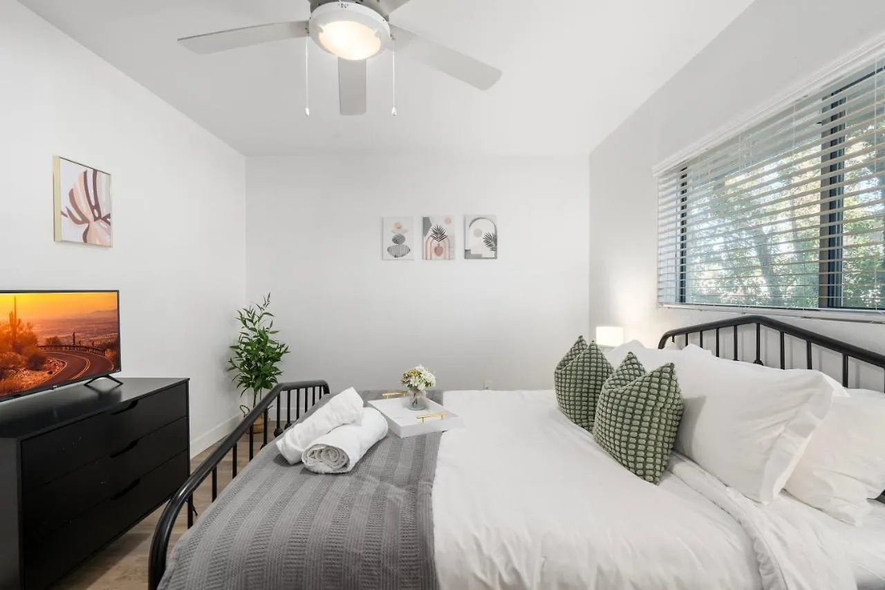 Discover Uptown! Quiet Location & Parking & Washer Dryer Phoenix Appartement