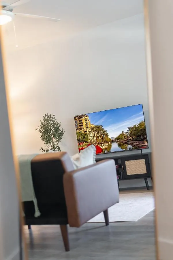 Discover Uptown! Quiet Location & Parking & Washer Dryer Phoenix Appartement